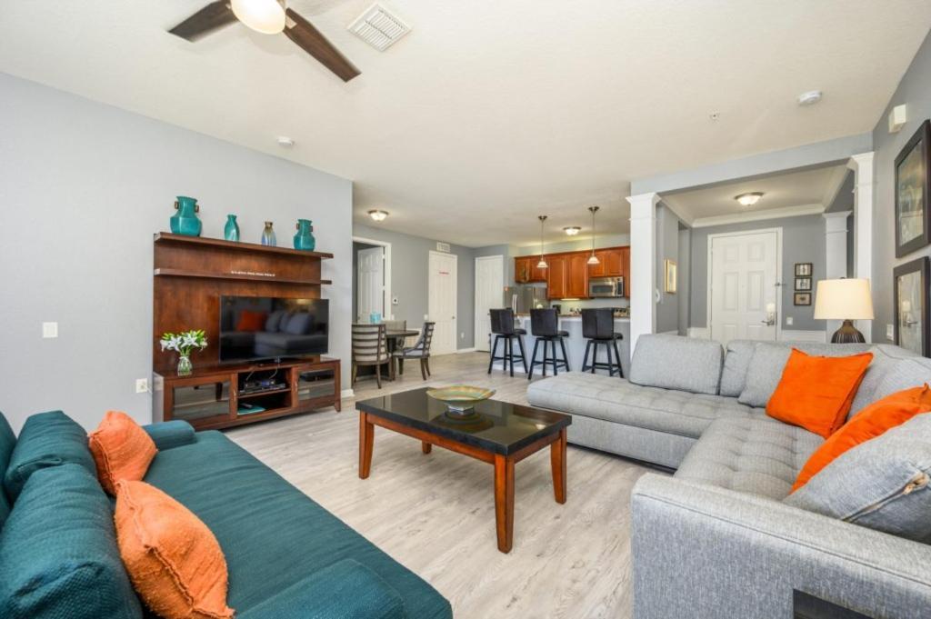 Newly Renovated Premium Condo, Vista Cay - 2002 * Orlando
