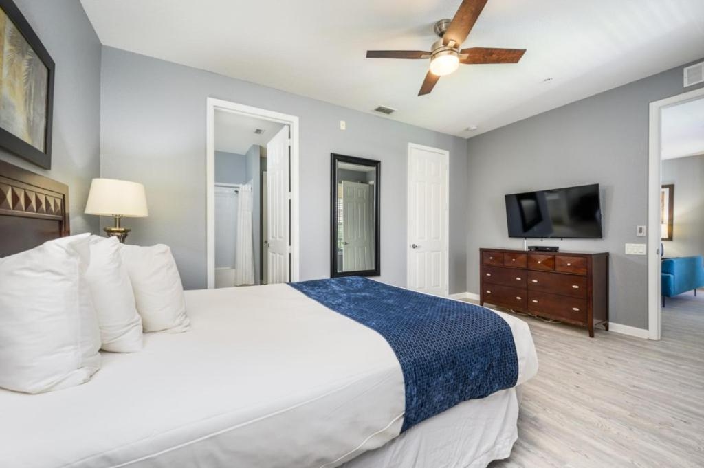 Apartamento Newly Renovated Premium Condo, Vista Cay - 2002 *